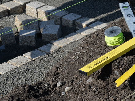 Pflastersteine bei Verlegung