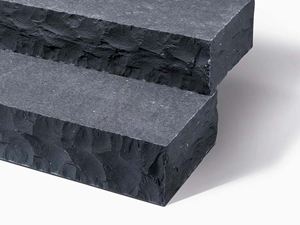 Blockstufen Basalt Takeda bossiert zugeschnitten