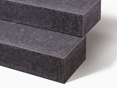 Blockstufen Basalt Takeda zugeschnitten