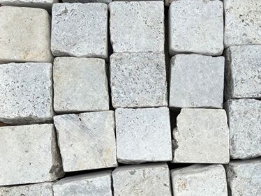 Ausschnitt_Pflasterstein_Travertin_Silver_Palette