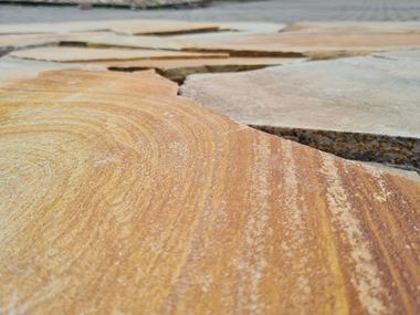 Polygonalplatten Quarzit Irish Gold nah 