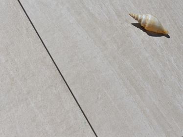 Mountain Beige Nahaufnahme schräg mit Muscheldeko