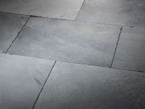 Naturstein-Platten aus Blaustein mit getrommelter Oberfläche