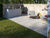 Terrasse mit Steinoptikplatte Classic Grey und Outdoorküche