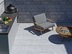 Terrasse mit Quarzitoptikplatte Monro Light 3cm mit SItzecke und Outdoorküche