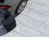Draufsicht auf Quarzitoptikplatten Monro Light 3cm mit Auto und Koffer