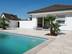 Haus mit Pool und Travertinboden Medium Line als Terrassenbelag