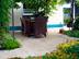 Terrasse mit Überdachung und Gartenmöbeln auf getrommelter Travertinplatte Medium Select