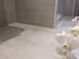 Betonoptikfliesen Concrete Stone im Bad mit Orchideen