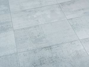 Wohntrend Betonoptik in kühlem Silbergrau Betonoptik_Fliesen_Iron_Silver_schraeg_nah