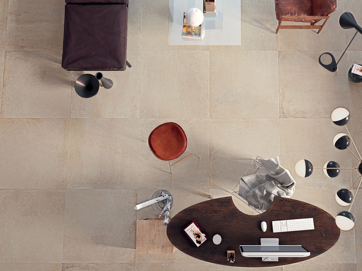 Pure Sand: harmonische, helle Wirkung Wohnzimmer mit Betonoptik-Fliesen Pure Sand