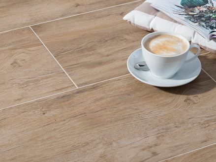 Feinsteinzeug-Fliesen Woodline Beige mit authentischer Holzstruktur