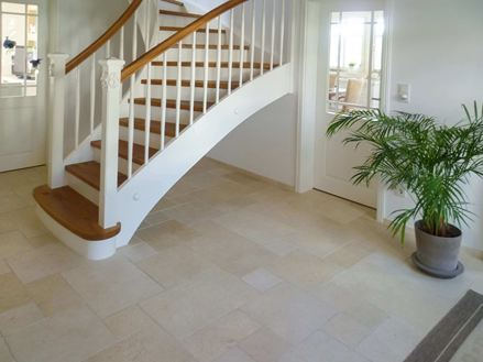 Cleopatra Light im Treppenhaus