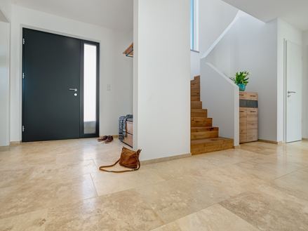 Eingangsbereich mit Travertin Ivory Classic