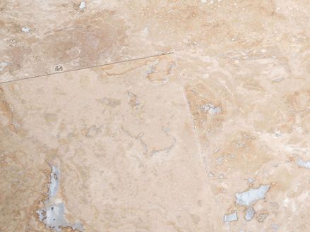 Travertin-Fliesen Ivory Classic Detailaufnahme