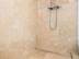 Dusche mit Travertinfliesen Medium Line