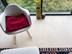 Flur mit Natursteinwand, Sideboard aus Holz und beiger Travertinfliese Medium Line als Bodenbelag