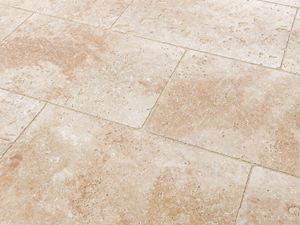 Travertin Fliesen Rustic aus der Nähe