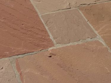 Gros plan des dalles de grès Modak