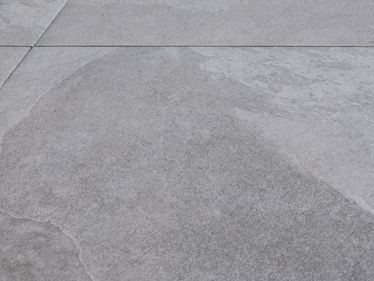 Grès cérame en gros plan d'aspect ardoise gris clair