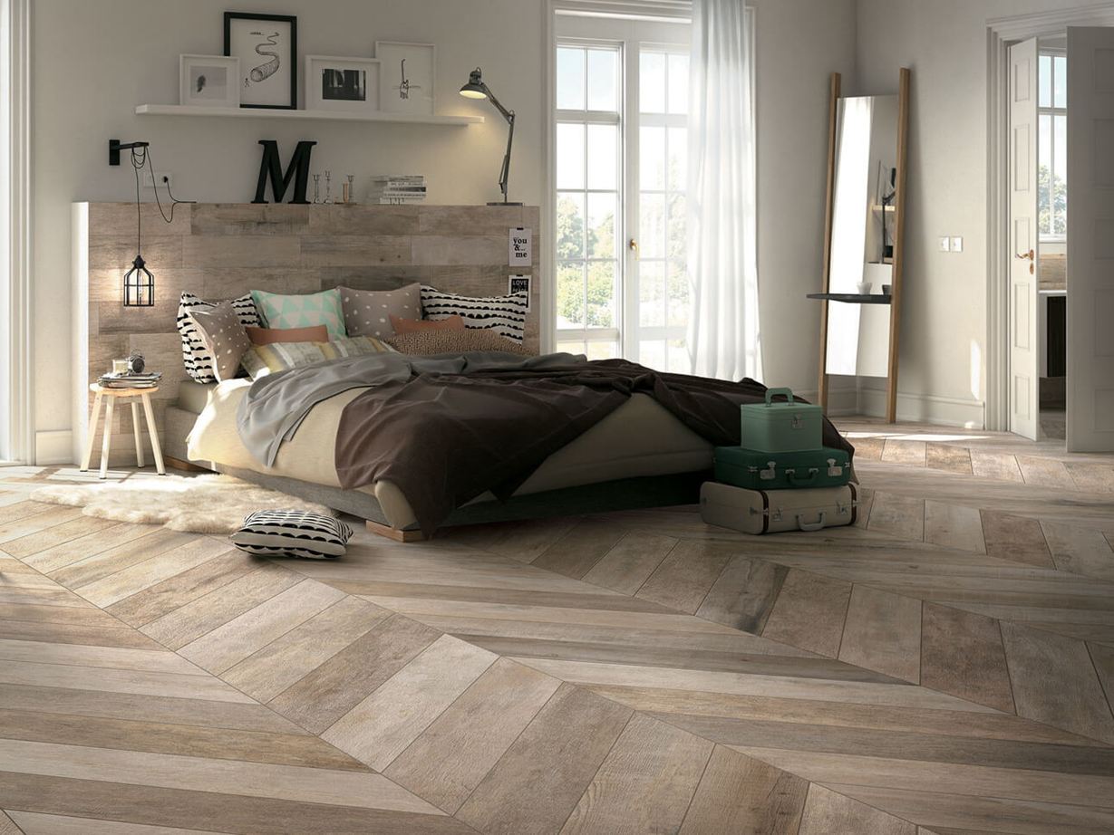 Schlafzimmer mit Feinsteinzeugfliesen Indie Sky