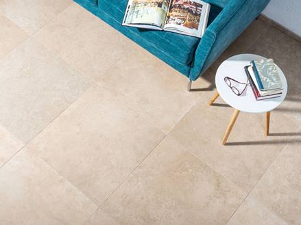 Wohnzimmer mit Fliesen Italien Beige