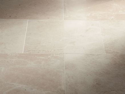 Marmorfliese Royal Cream poliert mit Schatten