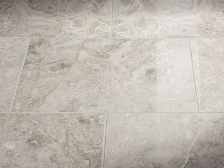 Marmorfliese Silver Shadow mit polierter Oberfläche