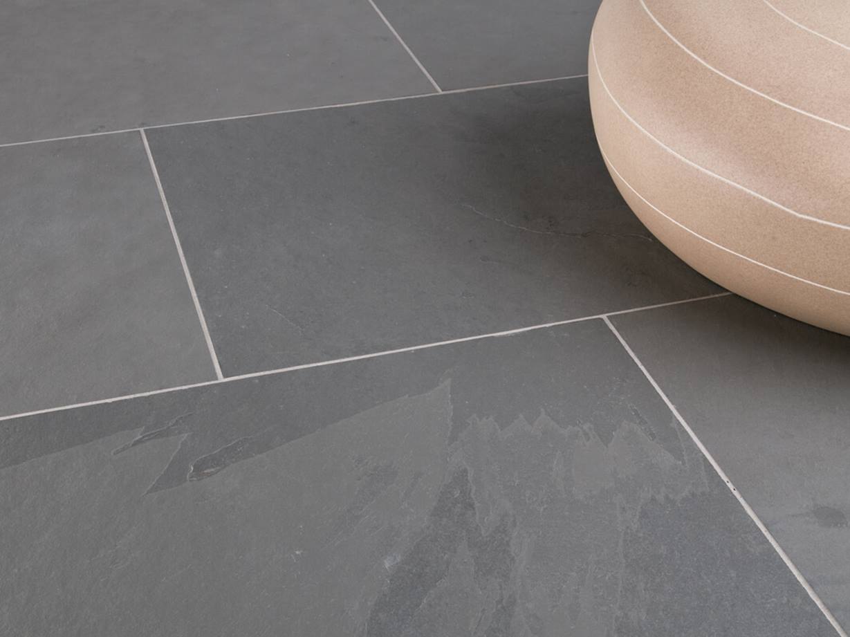 Schiefer-Fliesen Grey Slate mit Dekoration