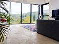 Wohnzimmer mit Travertinfliesen Medium Line