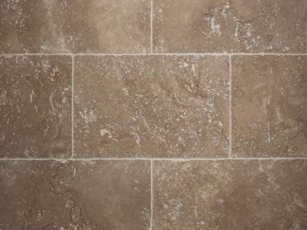 Travertin-Fliesen Noce getrommelt, Frontalaufnahme