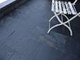 Kundenfoto: Balkon mit Schiefer-Platten Black Rustic und einem Vintage-Stuhl