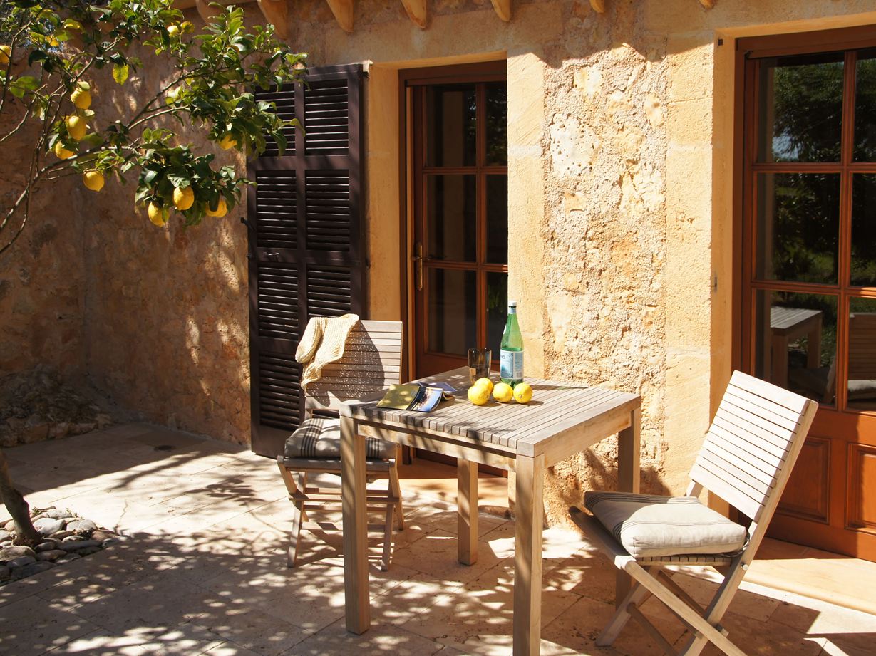 Terrassengestaltung im Landhausstil | jonastone Onlineshop