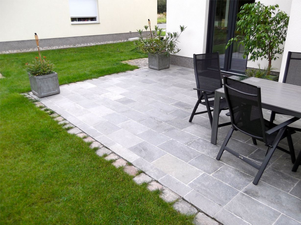 Kundenfoto: Quarzit-Platten Kavalas, gesägt und gespalten, verlegt auf Terrasse