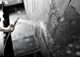 Kontrastreicher Wellnessbereich - der dunkle Schiefer Mustang ist auch in der Dusche ein Hingucker!