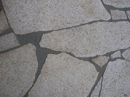 Polygonalplatten mit Epoxitharz verfugt