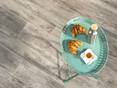 Fliesen Urban Smoke mit Tisch von Holgersons jonastone