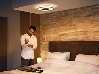 Philips Hue White Ambiance Being Deckenleuchte Lifestyle