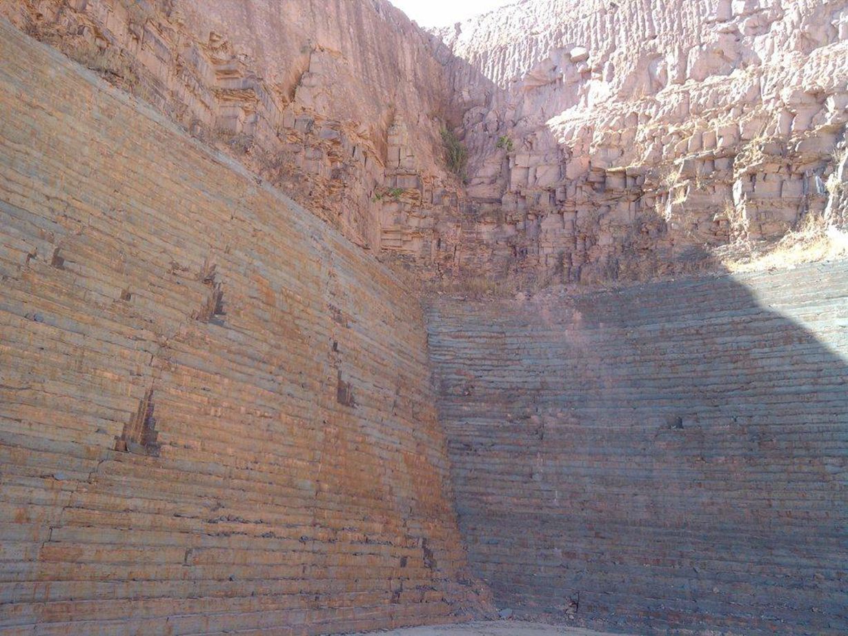 Schiefer-Steinbruch in der Sonne