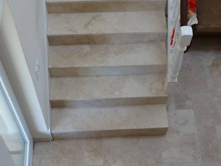 Treppen mit Travertin Light Universalplatten