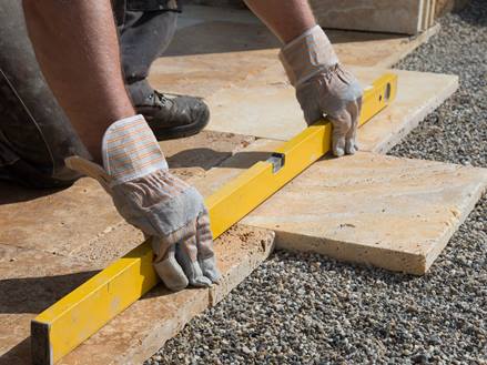 Anleitung Terrassenplatten auf Splitt verlegen jonastone