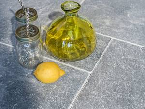 Edle Wirkung mit leichtem Blauschimmer Zitronenlimonade auf Marmor Afyon Grey