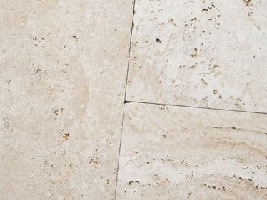 Detailaufnahme von hellen Travertinplatten Medium SELECT