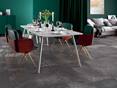 Pure Graphite: Urbane Coolness, klares Design Essbereich mit Betonoptik-Fliesen Pure Graphite