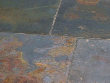 Detail: Schieferfliesen Peacock in der Nahaufnahme